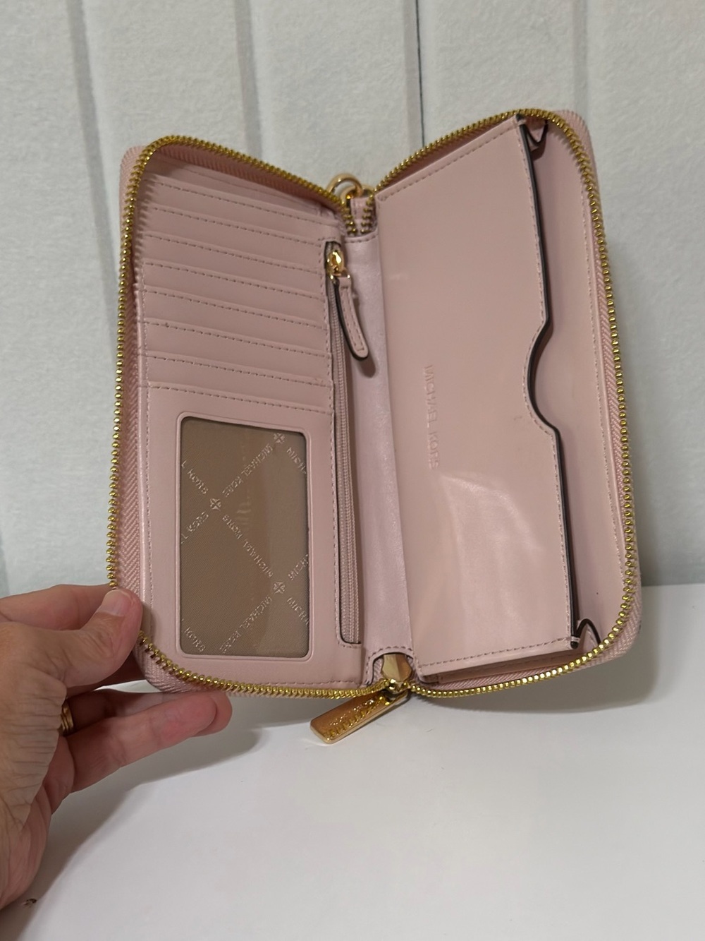 Michael Kors Blush Pink Pebbled Leather Zip Around Wristlet - Picture 2 of 5
